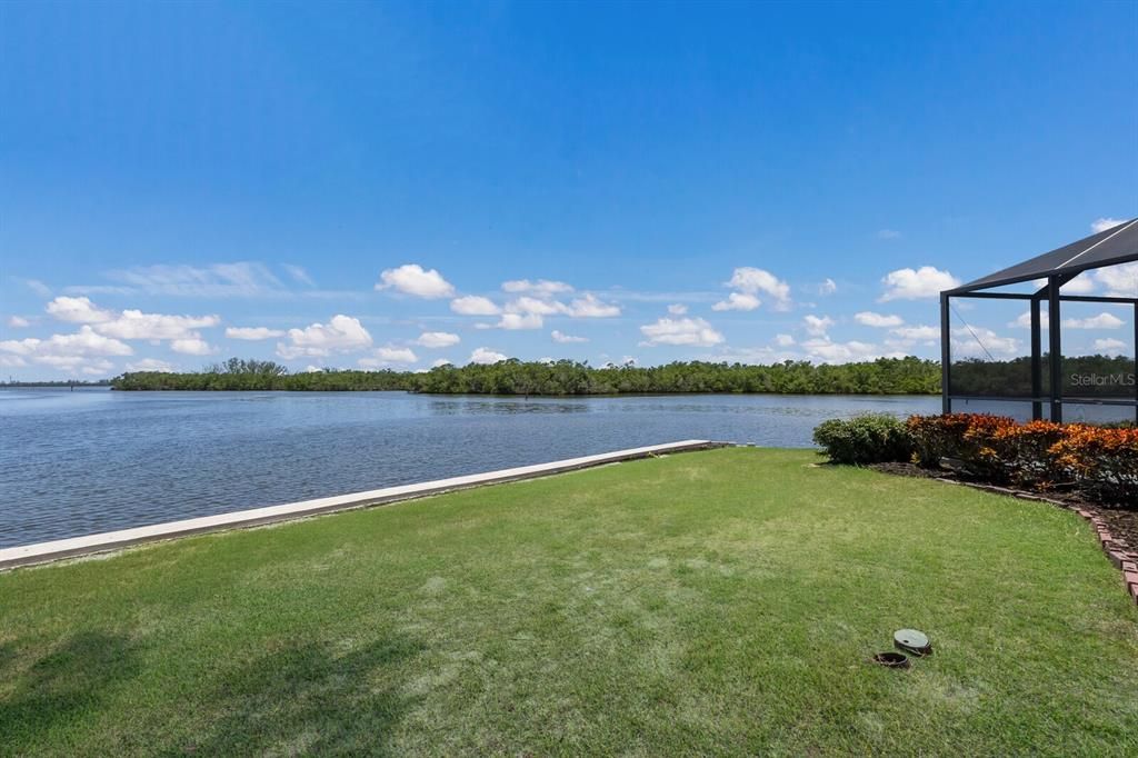 Под контрактом: $1,299,000 (3 спален, 3 ванн, 1969 Квадратных фут)