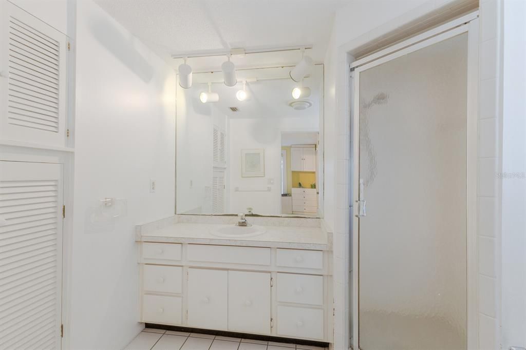 Под контрактом: $1,299,000 (3 спален, 3 ванн, 1969 Квадратных фут)