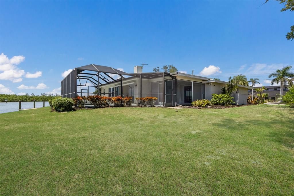 Под контрактом: $1,299,000 (3 спален, 3 ванн, 1969 Квадратных фут)