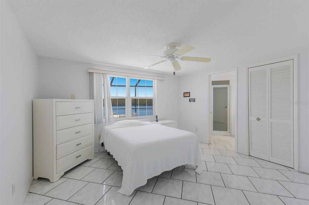 Под контрактом: $1,299,000 (3 спален, 3 ванн, 1969 Квадратных фут)