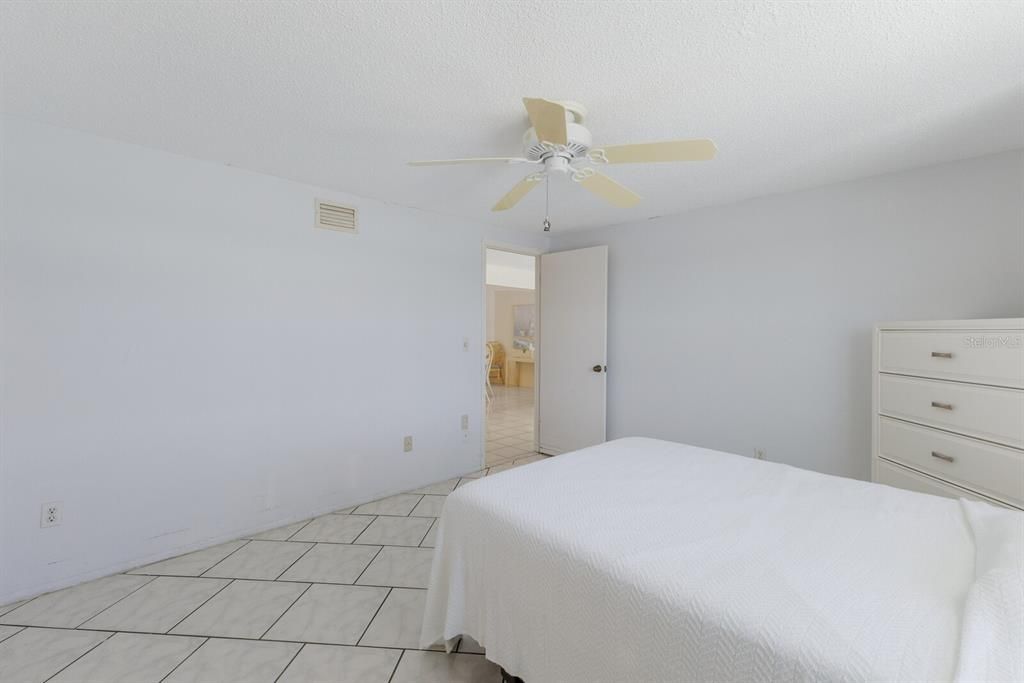 Под контрактом: $1,299,000 (3 спален, 3 ванн, 1969 Квадратных фут)