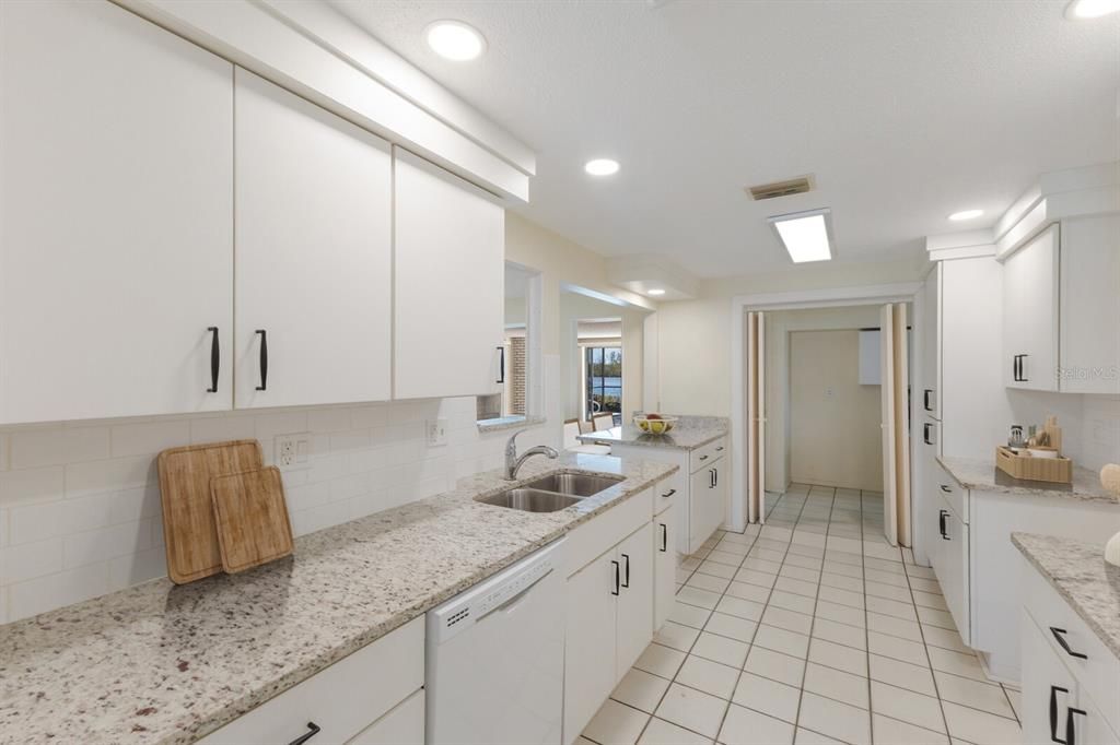 Под контрактом: $1,299,000 (3 спален, 3 ванн, 1969 Квадратных фут)