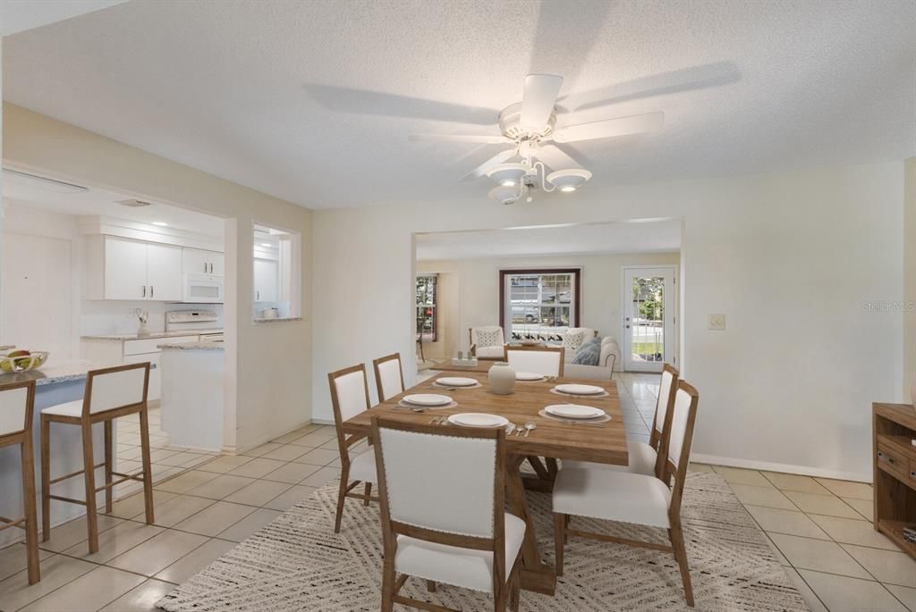 Под контрактом: $1,299,000 (3 спален, 3 ванн, 1969 Квадратных фут)