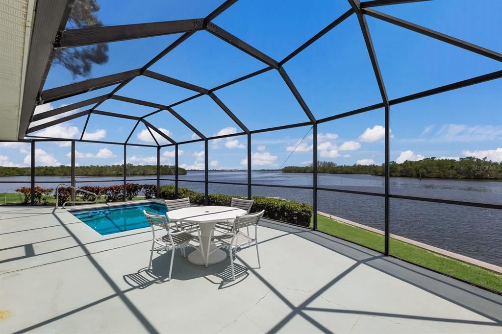 Под контрактом: $1,299,000 (3 спален, 3 ванн, 1969 Квадратных фут)