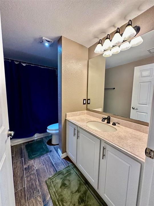 合同活跃: $1,795 (2 贝兹, 2 浴室, 1088 平方英尺)