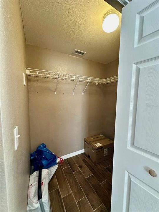 合同活跃: $1,795 (2 贝兹, 2 浴室, 1088 平方英尺)