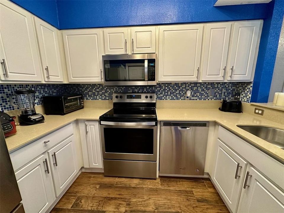 合同活跃: $1,795 (2 贝兹, 2 浴室, 1088 平方英尺)