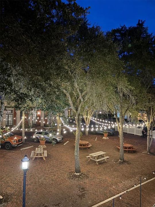 合同活跃: $1,795 (2 贝兹, 2 浴室, 1088 平方英尺)