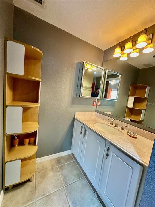 合同活跃: $1,795 (2 贝兹, 2 浴室, 1088 平方英尺)