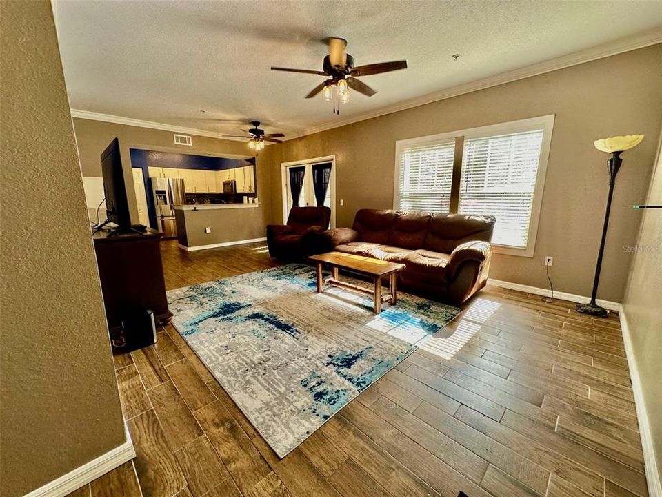 合同活跃: $1,795 (2 贝兹, 2 浴室, 1088 平方英尺)