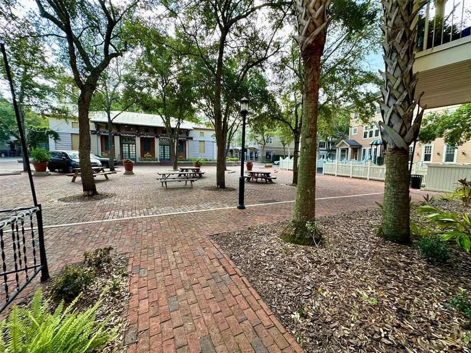 合同活跃: $1,795 (2 贝兹, 2 浴室, 1088 平方英尺)