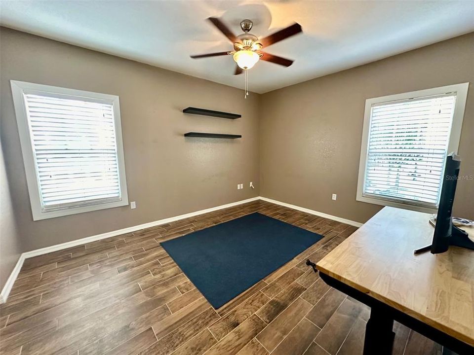 合同活跃: $1,795 (2 贝兹, 2 浴室, 1088 平方英尺)