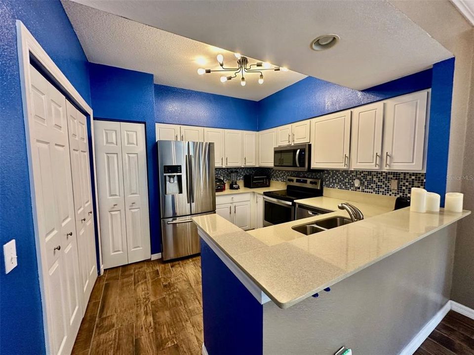 合同活跃: $1,795 (2 贝兹, 2 浴室, 1088 平方英尺)