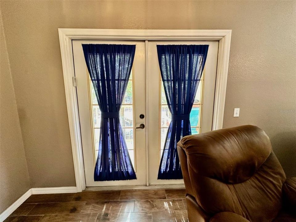 合同活跃: $1,795 (2 贝兹, 2 浴室, 1088 平方英尺)