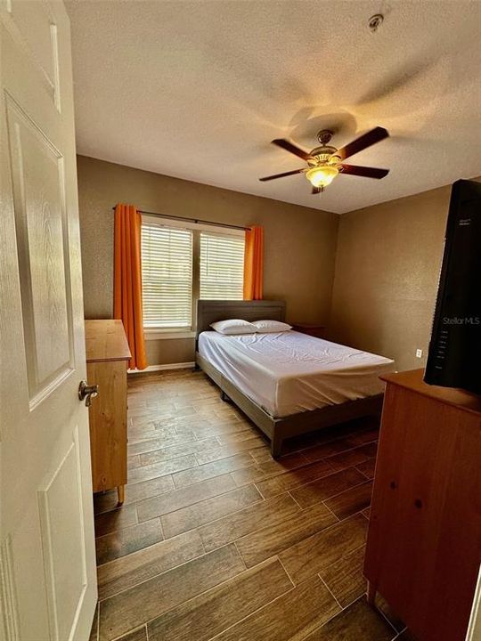 合同活跃: $1,795 (2 贝兹, 2 浴室, 1088 平方英尺)