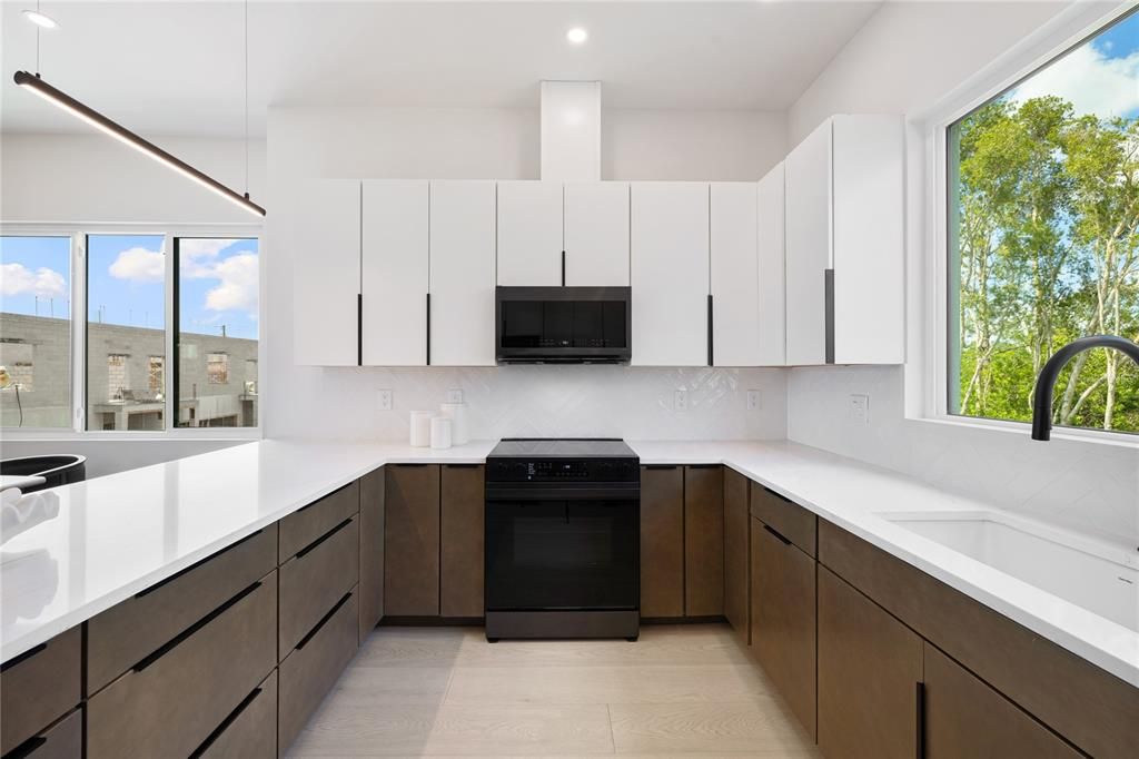 出租: $4,200 (3 贝兹, 2 浴室, 1814 平方英尺)