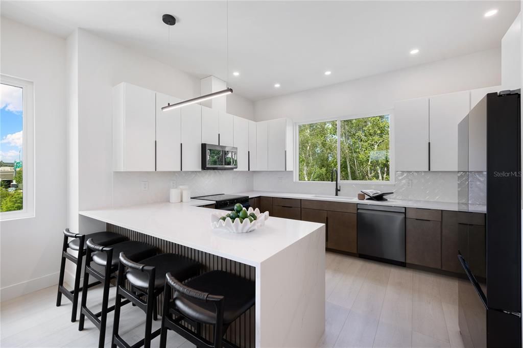 出租: $4,200 (3 贝兹, 2 浴室, 1814 平方英尺)