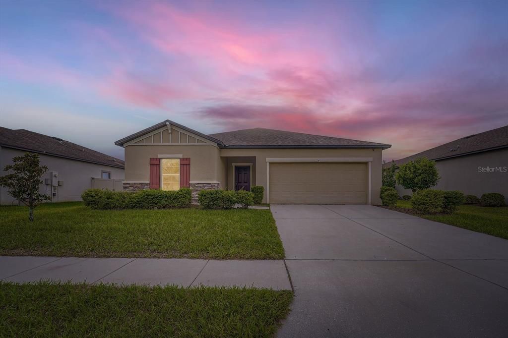 Activo con contrato: $289,900 (3 camas, 2 baños, 1508 Pies cuadrados)