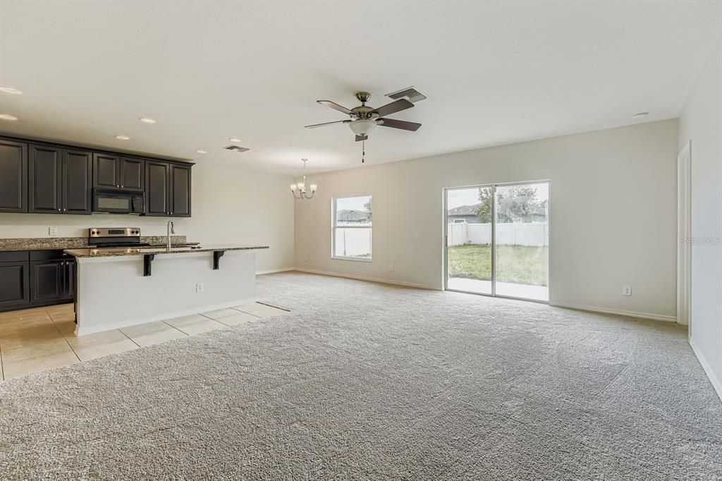 Activo con contrato: $289,900 (3 camas, 2 baños, 1508 Pies cuadrados)