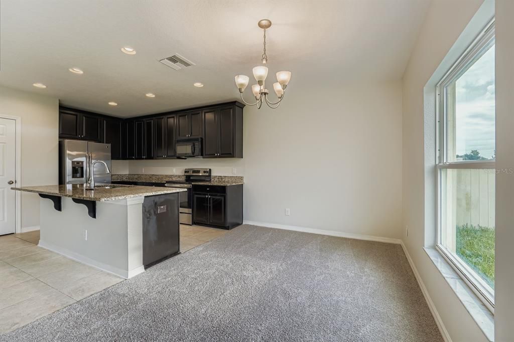 Activo con contrato: $289,900 (3 camas, 2 baños, 1508 Pies cuadrados)