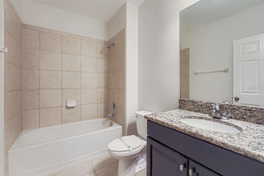 Activo con contrato: $289,900 (3 camas, 2 baños, 1508 Pies cuadrados)