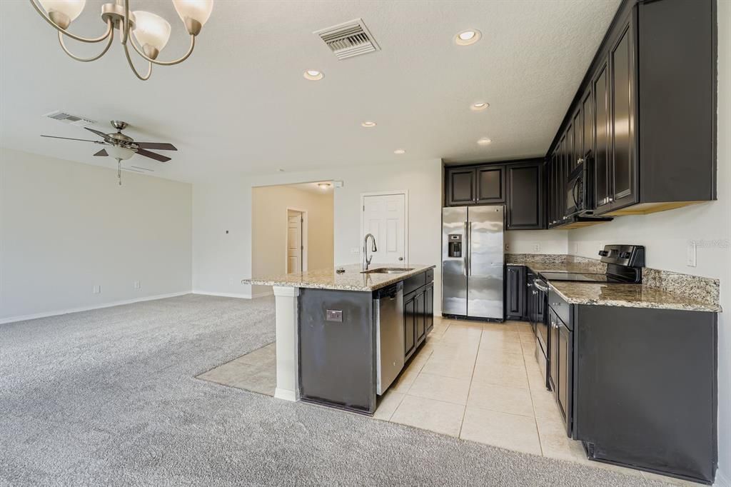 Activo con contrato: $289,900 (3 camas, 2 baños, 1508 Pies cuadrados)