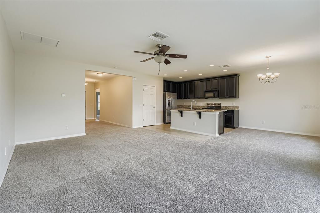 Activo con contrato: $289,900 (3 camas, 2 baños, 1508 Pies cuadrados)