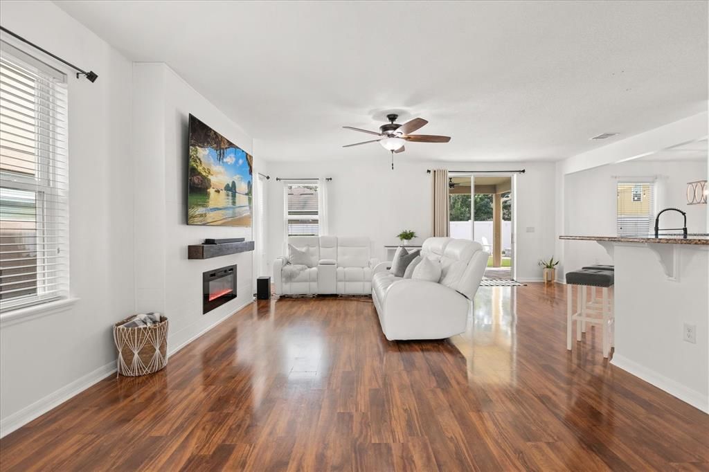 En Venta: $374,900 (4 camas, 2 baños, 2344 Pies cuadrados)