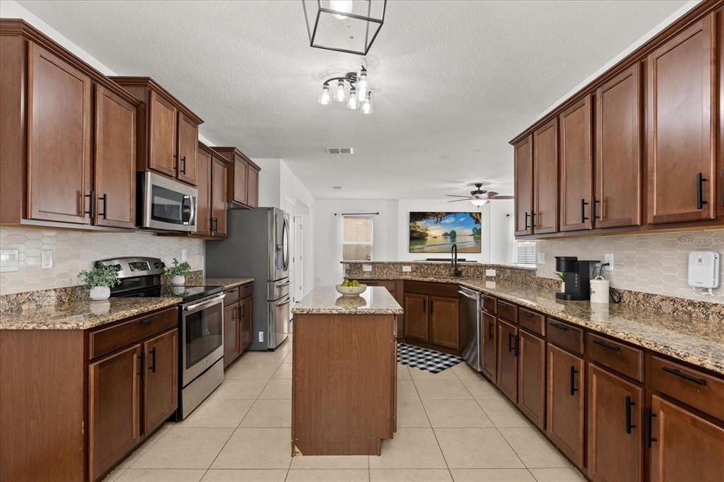 En Venta: $374,900 (4 camas, 2 baños, 2344 Pies cuadrados)