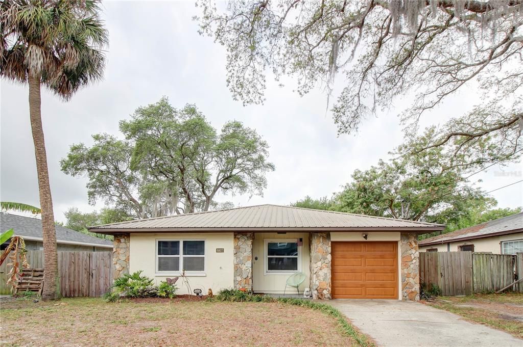 Recently Sold: $449,900 (3 beds, 2 baths, 1496 Square Feet)
