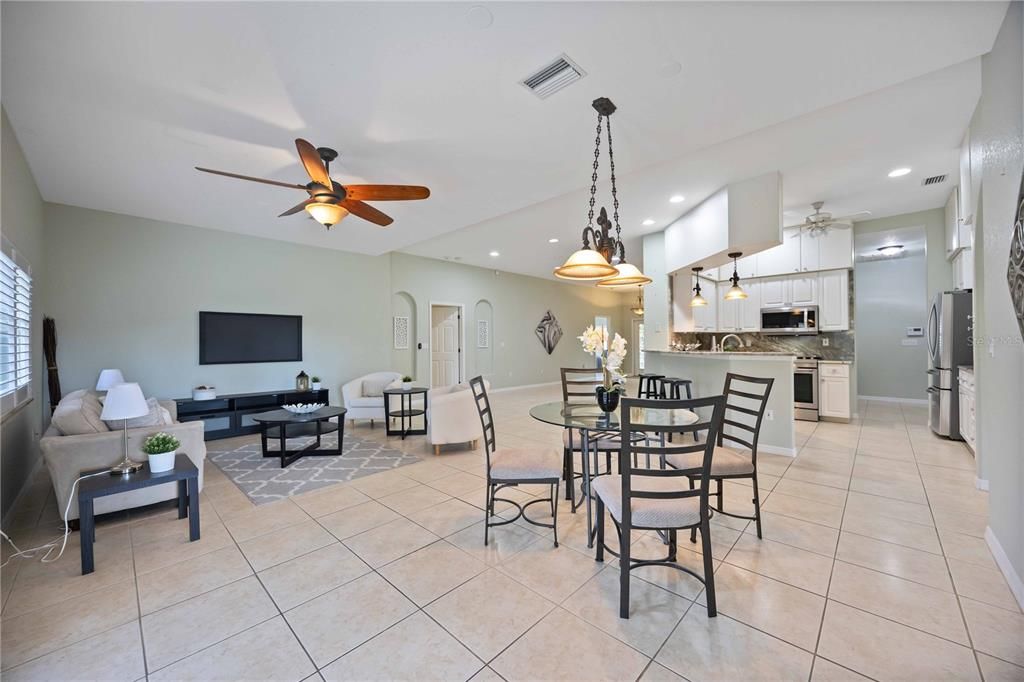 На продажу: $585,000 (3 спален, 2 ванн, 2785 Квадратных фут)