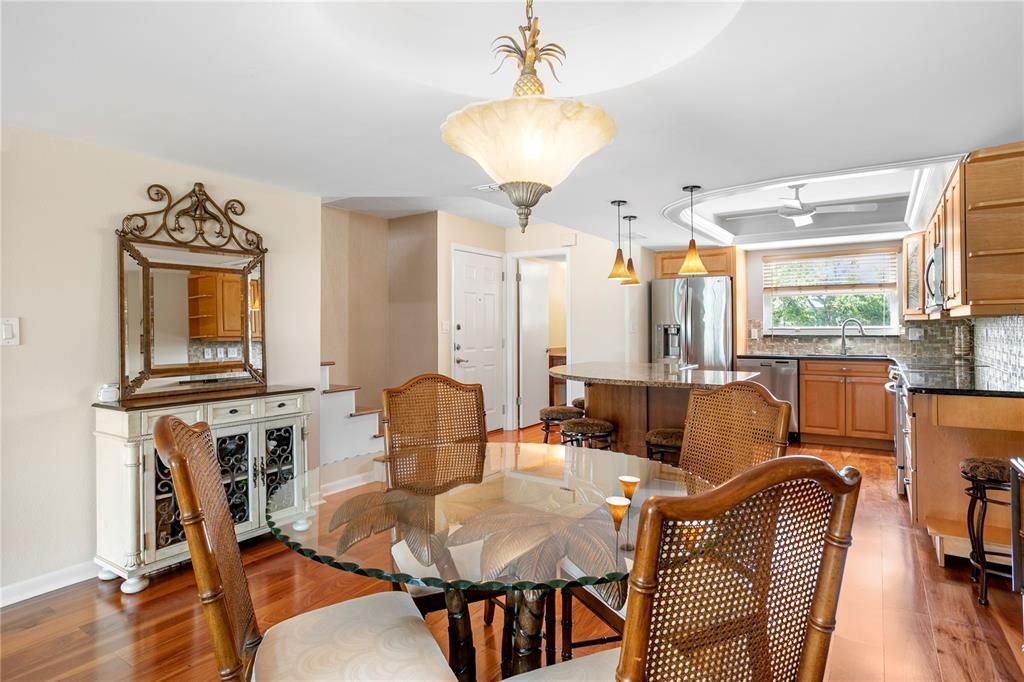 待售: $750,000 (2 贝兹, 2 浴室, 1260 平方英尺)