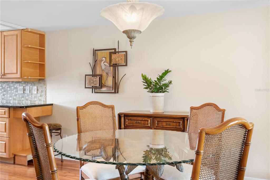 待售: $750,000 (2 贝兹, 2 浴室, 1260 平方英尺)