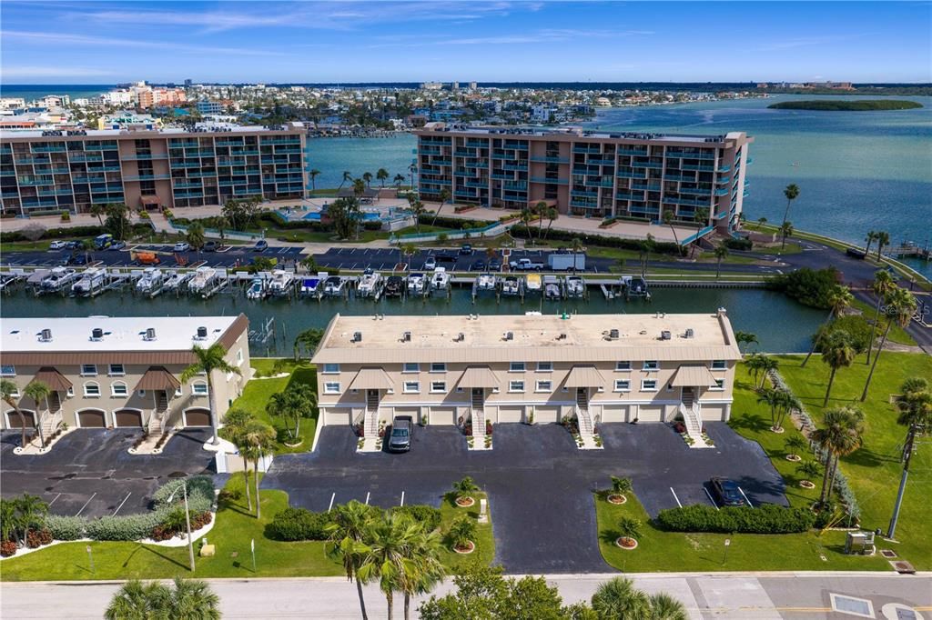 待售: $750,000 (2 贝兹, 2 浴室, 1260 平方英尺)