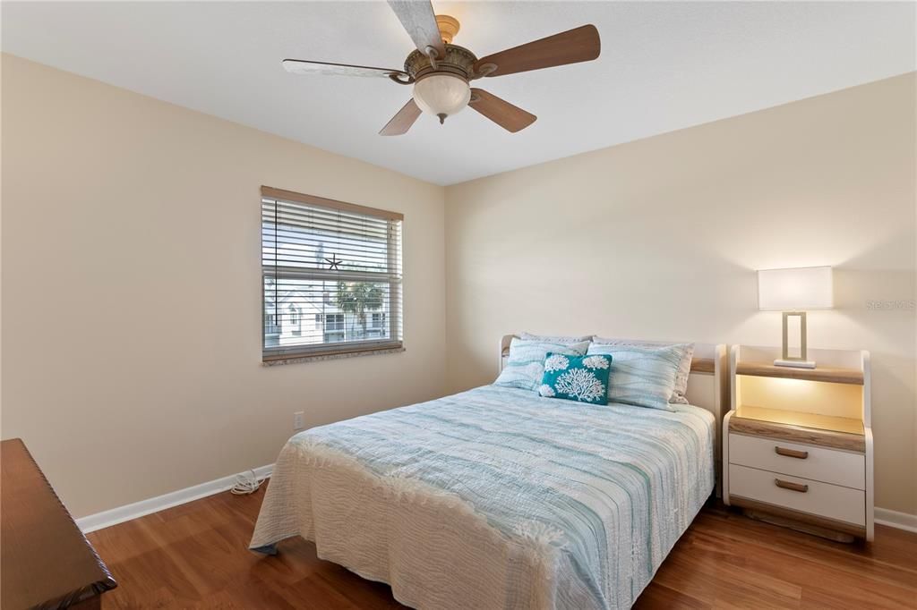 待售: $750,000 (2 贝兹, 2 浴室, 1260 平方英尺)