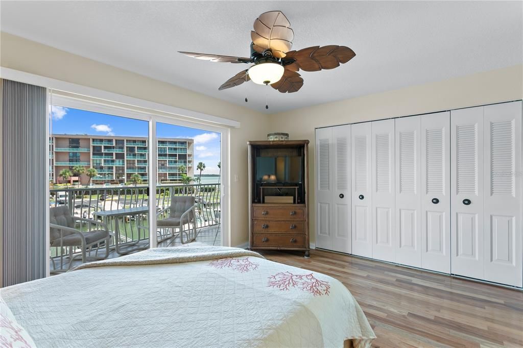 待售: $750,000 (2 贝兹, 2 浴室, 1260 平方英尺)