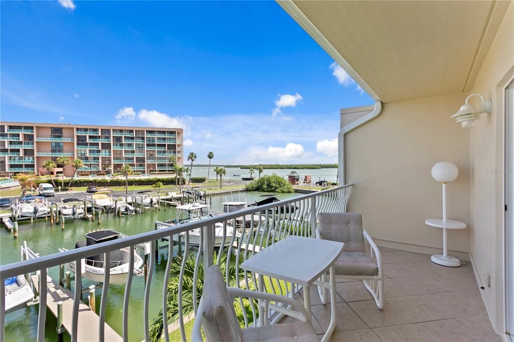 待售: $750,000 (2 贝兹, 2 浴室, 1260 平方英尺)