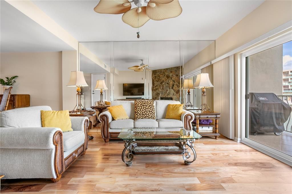 待售: $750,000 (2 贝兹, 2 浴室, 1260 平方英尺)