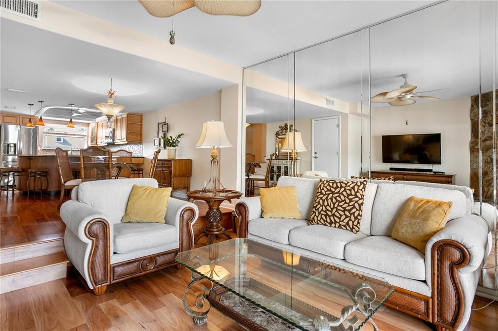 待售: $750,000 (2 贝兹, 2 浴室, 1260 平方英尺)