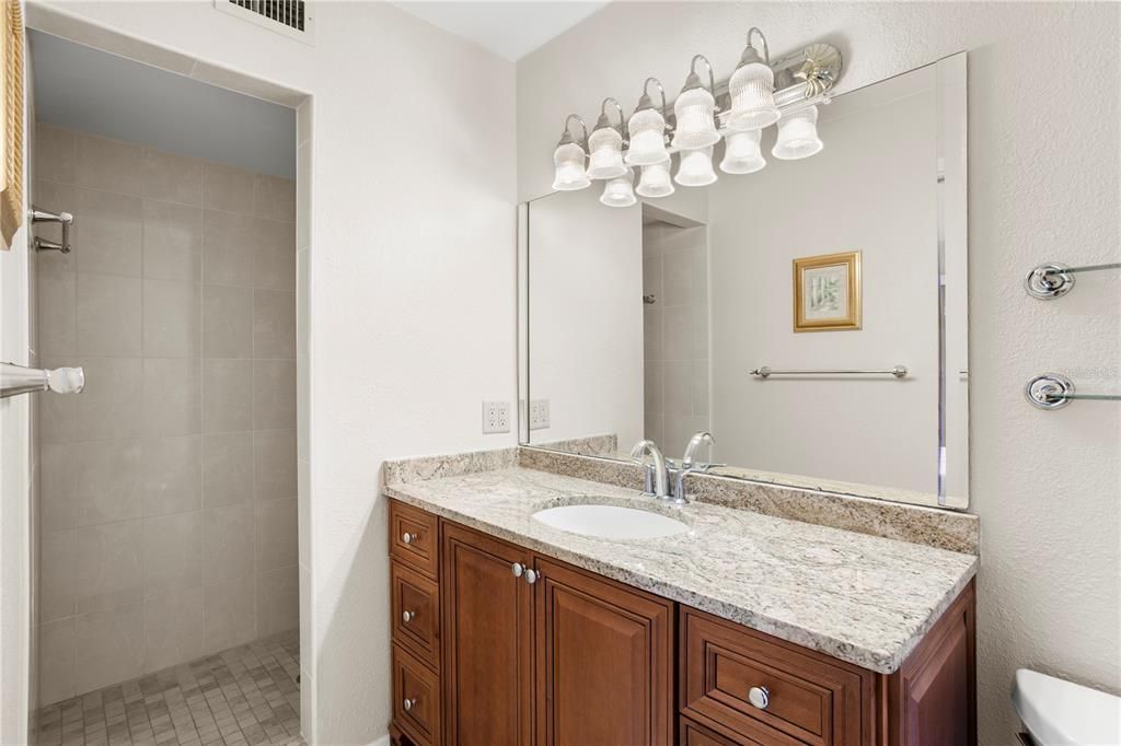 待售: $750,000 (2 贝兹, 2 浴室, 1260 平方英尺)