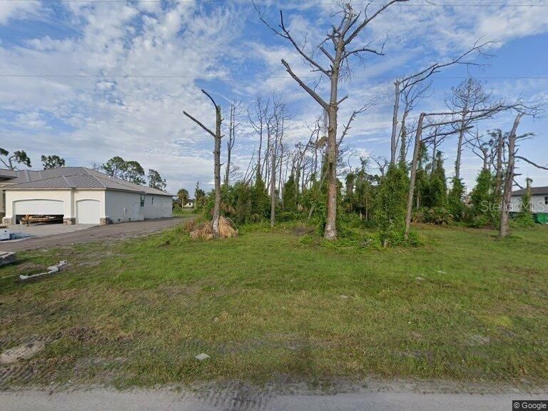 На продажу: $58,000 (0.37 acres)