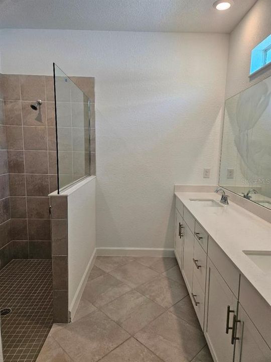 For Rent: $1,995 (4 beds, 2 baths, 2032 Square Feet)