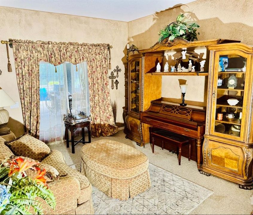 For Sale: $600,000 (4 beds, 3 baths, 2501 Square Feet)