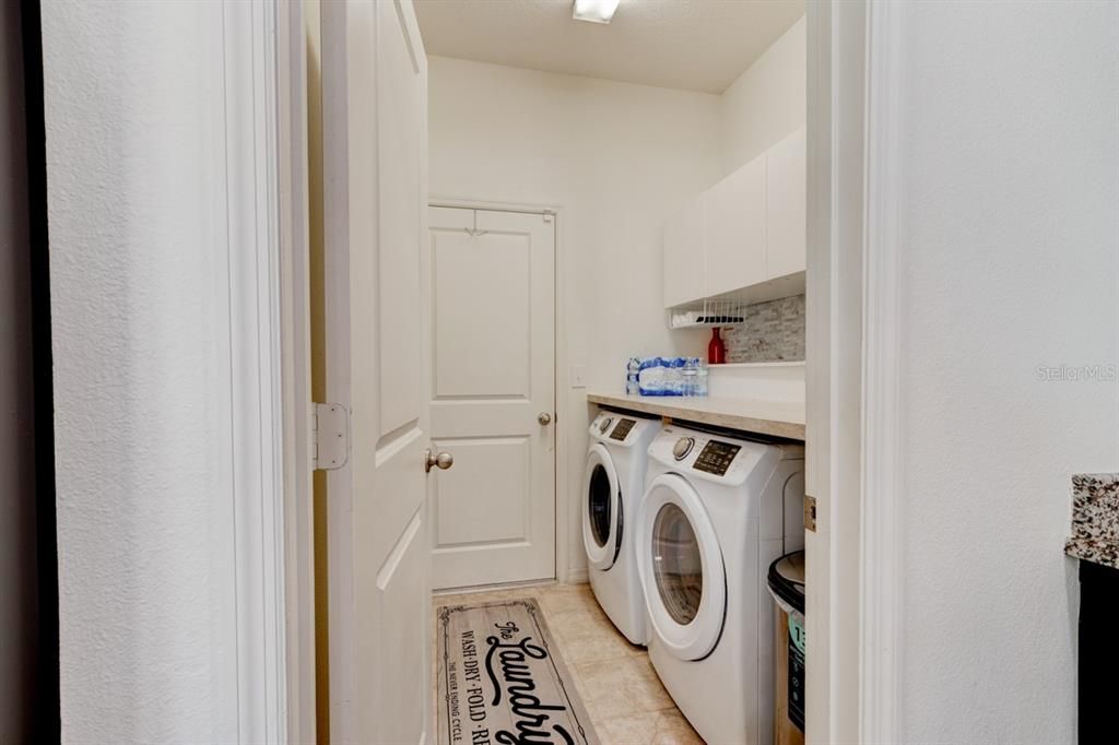 Activo con contrato: $3,200 (4 camas, 2 baños, 2430 Pies cuadrados)