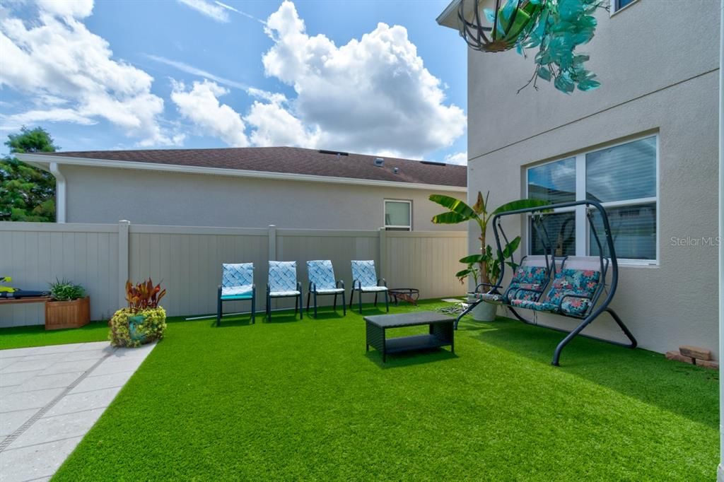 Activo con contrato: $3,200 (4 camas, 2 baños, 2430 Pies cuadrados)