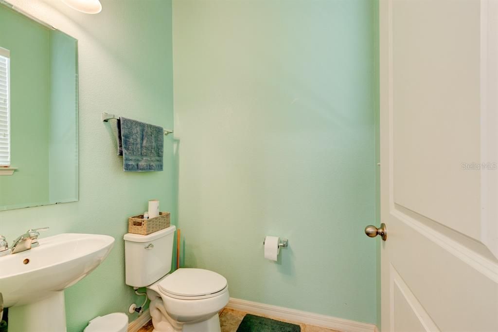 Activo con contrato: $3,200 (4 camas, 2 baños, 2430 Pies cuadrados)