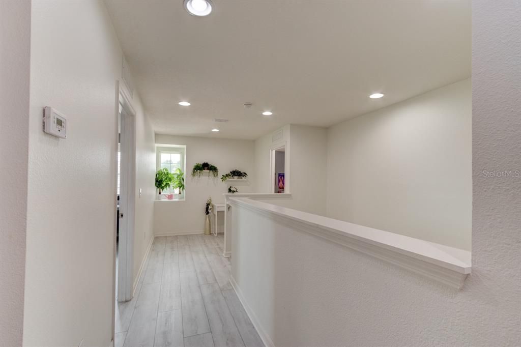 Activo con contrato: $3,200 (4 camas, 2 baños, 2430 Pies cuadrados)