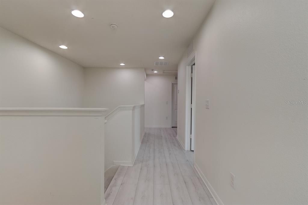 Activo con contrato: $3,200 (4 camas, 2 baños, 2430 Pies cuadrados)