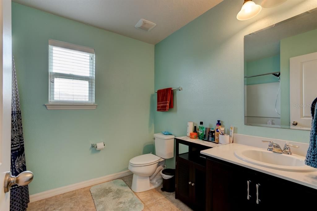 Activo con contrato: $3,200 (4 camas, 2 baños, 2430 Pies cuadrados)