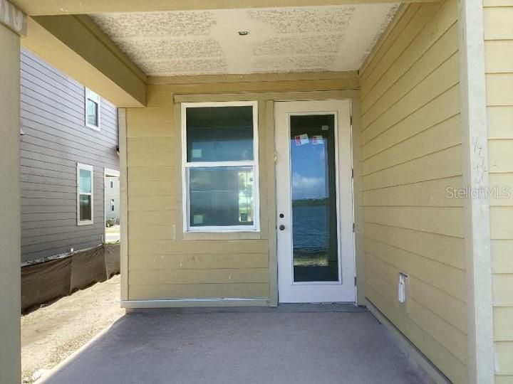 Activo con contrato: $455,349 (4 camas, 2 baños, 1901 Pies cuadrados)